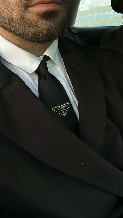 Outfit prada Prada Suits Men, Prada Tie Outfit Men, Prada Aesthetic Men, Prada Tie Outfit, Prada Suit Men, Prada Necktie, Prada Outfit Men, Elegant Suits Men, Prada Tie