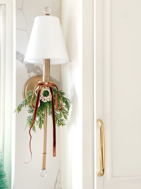 Beautiful White and brass kitchen sconce decorated for Christmas Brass Sconces, Furniture Office, Christmas Greenery, Christmas Inspo, Wall Lighting, Holiday Inspiration, Elegant Christmas, Christmas Ribbon, Christmas Bows