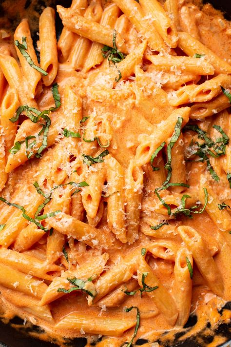 This easy penne alla vodka recipe is a restaurant-quality dish with a silky tomato cream sauce. It only takes 20 minutes to make, so it's a perfect way to elevate busy weeknights! Best Penne Alla Vodka Recipe, Penne A La Vodka, Penne Alla Vodka Recipe, Salt And Lavender, Pink Sauce Pasta, Penne Vodka, Vodka Sauce Recipe, Salt Lavender, Pasta And Sauce