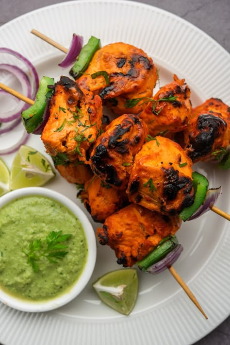 Chicken Tikka Kebab, Yogurt Chicken, Tikka Recipe, Spicy Chicken Recipes, Stuffed Mushroom, Mint Sauce, Paneer Tikka, Desi Food, Chicken Skewers