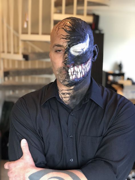 Venom transformation makeup for friend.  👻🎃 Halloween Sfx Makeup Men, Venom Makeup Men, Male Sfx Makeup, Venom Makeup Halloween, Men Face Paint Halloween, Mens Halloween Face Paint, Halloween Face Makeup Men, Halloween Makeup Looks Men, Halloween Makeup Mann