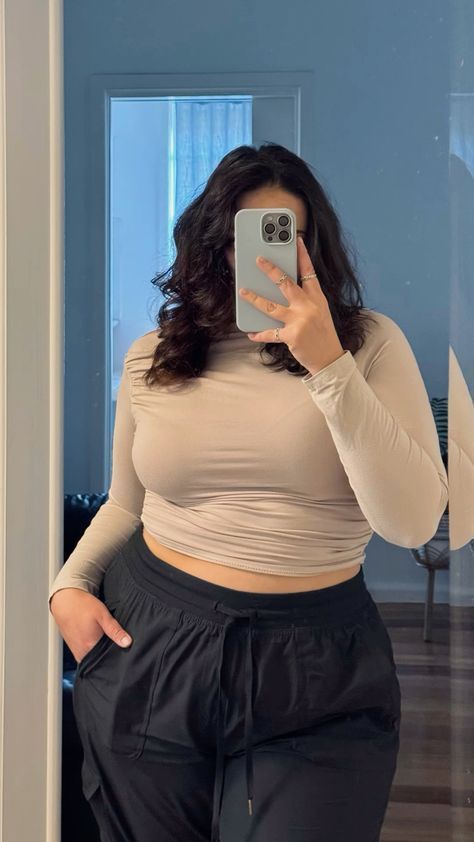 Plus Size Mirror Selfie, Gorditas Aesthetic, Plus Size Photography Poses, Chubby Fashion Outfits, Chubby Aesthetic Outfit, Chubby Outfit Ideas, Plus Size Aesthetic Outfits, Chubby Girl Outfits, Plus Size Posing