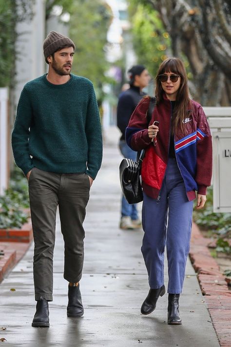 How To Style Blundstone Boots, Blundstone Outfit, Dakota Johnson Street Style, Dakota Style, Dakota Johnson Style, Blundstone Boots, Casual Outfit Inspiration, Celebrity Street Style, Fashion Couple