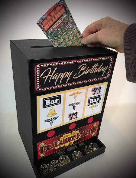 40th Birthday Card Box Ideas, Casino Card Box Ideas, 90th Birthday Casino Theme, Casino Party Favors Ideas, Casino Money Gift Ideas, Casino Gift Ideas, Casino Theme Party Centerpieces, Casino Party Centerpieces, Casino Decorations Ideas