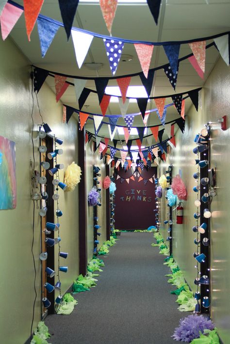 Welcome Event Ideas, College Tech Fest Decoration Ideas, Class Hallway Decor, Homecoming Hall Decorations, College Hallway Decorations, Tech Fest Decoration Ideas, School Event Decor, School Hall Decoration Ideas, College Event Decor