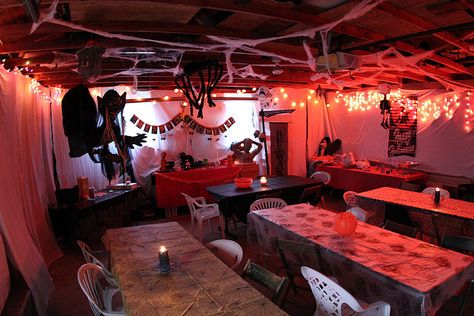 halloween party garage decor | Garage halloween decoration | Flickr - Photo Sharing! Garage Halloween Party, Halloween House Party Decorations, Garage Halloween, Halloween Decorations Party Scary, Adult Halloween Party Decorations, Halloween Garage, Cheap Diy Halloween Decorations, Garage Party, Scary Haunted House