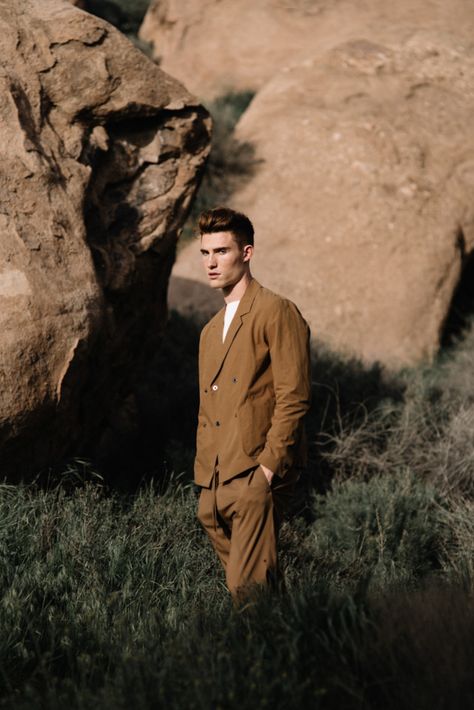 Guy Editorial Photography, Outdoor Shoot For Men, Men’s Fashion Photography, Creative Fashion Photography Men, Photography Inspiration Men, Men Editorial Photography, Vintage Photoshoot Men, Desert Fashion Shoot, Desert Fashion Photography