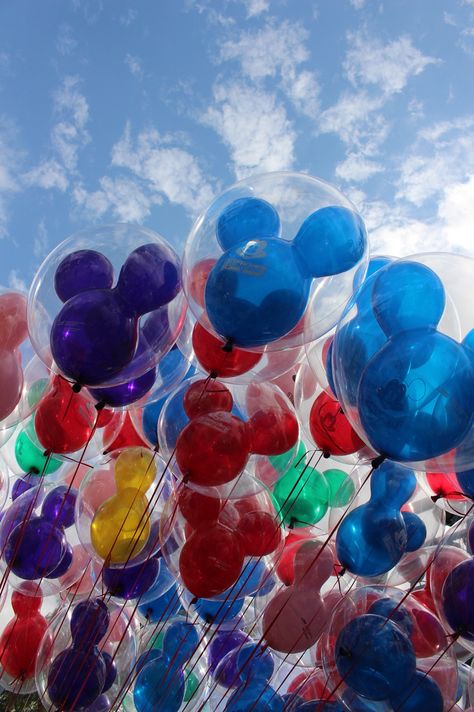 Picture of the balloons at Disneyland ❤️ Disneyland Balloons, Disney Balloon, Mickey Mouse Balloon, Clear Balloon, Mickey Mouse Balloons, Disney Balloons, Mouse Wallpaper, Balloon Painting, Clear Balloons