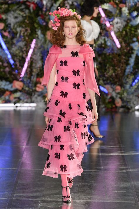 Rodarte Fall 2019 Ready-To-Wear Collection – Review #rodarte #fall2019 #losangeles #lafw Moda Over 50, Fall Winter Fashion Trends, Fashion Trends Winter, Fashion Runway, Personal Project, Fashion Over 50, Fashion 2020, Autumn Fashion Women, Curvy Fashion