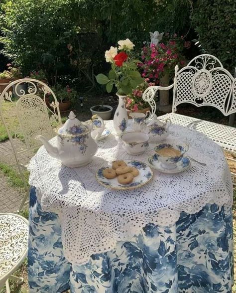 Cottage Core Table Setting, Tea Set Aesthetic, Cottage Core Table, Tea Time Aesthetic, Cottage Aesthetic, Tea Party Garden, English Tea, Tea Garden, Spring Aesthetic