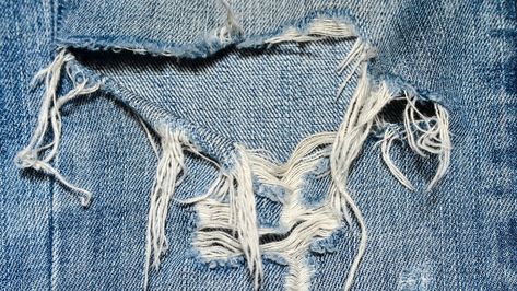 Jean Texture, Diy Clothes Easy, Clothesline Diy, Ripped Fabric, Diy Clothes Tutorial, Diy Clothes Refashion Videos, Diy Ripped Jeans, Diy Clothes For Women, Denim Repair