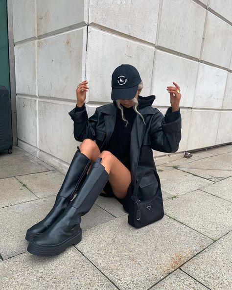 Flat Knee Boots, All Black Fit, City Outfits, Winter Fashion Outfits, Fall Winter Outfits, Aesthetic Fashion, Look Fashion, Classy Outfits, Autumn Winter Fashion