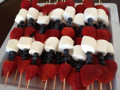 Invite and Delight: Fourth of July Snack Fruit Names, 4th Of July Party, July Party, Frappe, Holiday Treats, Marshmallows, Skewers, Party Food, Fourth Of July