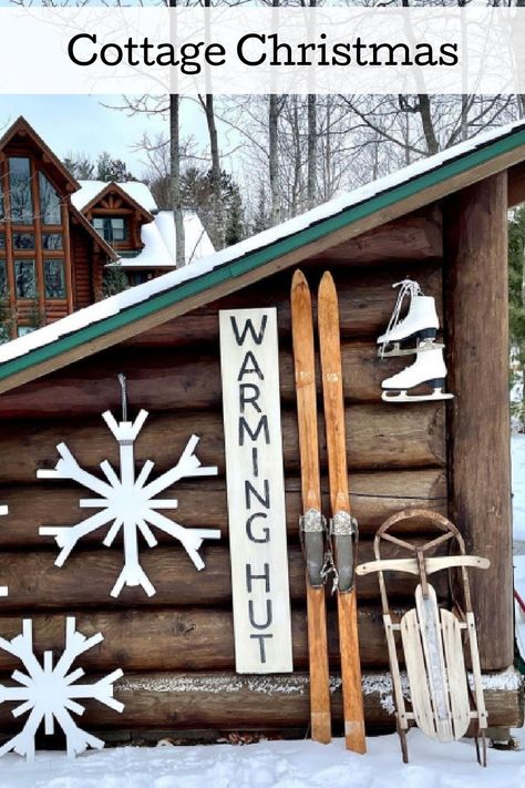 "Winter wonderland vibes in this cozy cabin shed! ❄️⛷️ Old skis add a rustic touch to the decor, creating the perfect backdrop for snowy adventures. #CabinLife #WinterDecor" Ski Decor Ideas, Old Skis Ideas, Winter Dining Room Decor, Vintage Ski Decor, Winter Lodge Decor, Cottage Christmas Decorating, Ski Lodge Party, Vintage Ski Lodge, Vintage Skis