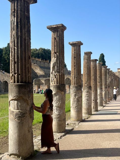 #pompeii #naples #italy #europe #architecture #greenery #green #stone #street #history #travel #travelgram #traveling #traveltheworld #bucketlist #views #lifestyle #vacation #volcano #aesthetic #earthy #photo #poses #fashion #outfits #style Pompeii Photo Ideas, Pompeii Architecture, Naples Photoshoot, Pompeii Aesthetic, Pompeii Pictures, Volcano Aesthetic, Contiki Europe, Naples Aesthetic, Pompei Italy