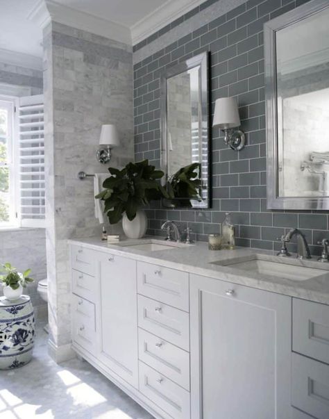 53 Most fabulous traditional style bathroom designs ever Hampton Style Bathroom, Hampton Style Bathrooms, Wood Floor Bathroom, Hampton Style, Bad Inspiration, White Vanity Bathroom, Style Bathroom, Bathroom Backsplash, Trendy Bathroom