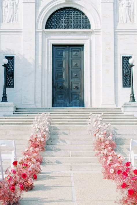 Pink floral arrangements line the aisle of an outdoor wedding ceremony space at a DC wedding venue. The arrangements are made of baby's breath and roses, going from shades of hot pink flowers to light pink flowers. Ombre Wedding Flowers, Ceremony Flowers Aisle, Pink Ombre Wedding, Ombre Flowers, Dc Wedding Venues, Pink And White Weddings, Indoor Wedding Ceremonies, Ombre Wedding, Aisle Flowers