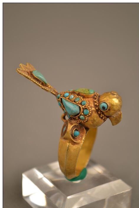 A Rare Islamic Gold Bird Ring circa 1200 A.DA Gold Ring with Inlaid Termini in the Form of Seated Bird. Gold with turquoise onyx inlaid over the complete body of the bird.tail is bin broken but... Ancient Jewels, Bird Ring, Bird Rings, Ancient Jewellery, Historical Jewellery, Medieval Jewelry, Bird Jewelry, Ancient Jewelry, Old Jewelry