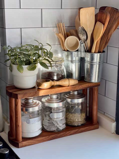 #kitchen #kitchendesignideas #decor Utinsel Holder Ideas Kitchen, Small Kitchen Counter Organization, Dreamy Apartment, Kitchen Counter Shelf, Counter Shelves, Small Kitchen Counter, Top Shelf Decor, Kitchen Counter Storage, Top Of Kitchen Cabinets