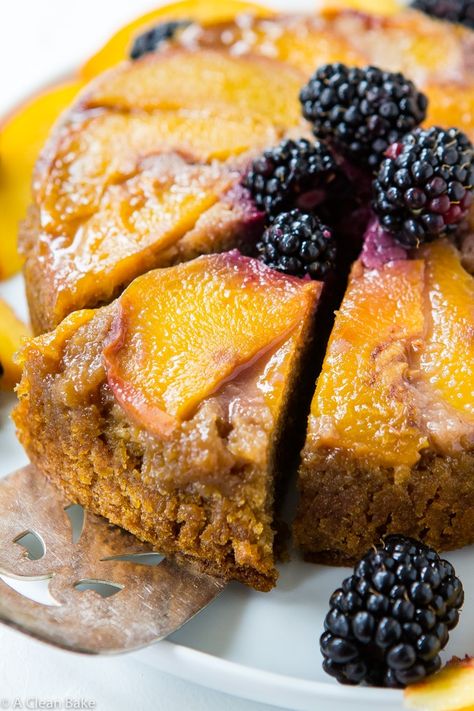 Make Almond Flour, Peach Upside Down Cake, Paleo Cake, Aip Desserts, Paleo Baking, Peach Desserts, Peach Cake, Paleo Sweets, Low Carb Dessert