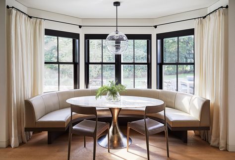 Round Banquette Seating, Alpine Kitchen, Custom Banquette, French Transitional, Modern Breakfast Nook, Banquette Ideas, Large Round Dining Table, Workshop Apd, Banquette Seating In Kitchen