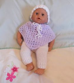 Marianna's Lazy Daisy Days: Poncho for her Baby Doll too! Doll Clothes Diy, Crochet Dolls Clothes, Toddler Poncho, Annabelle Doll, Small Baby Dolls, Crochet Doll Clothes Free Pattern, Baby Doll Clothes Patterns, Baby Alive Doll Clothes, Bear Clothes