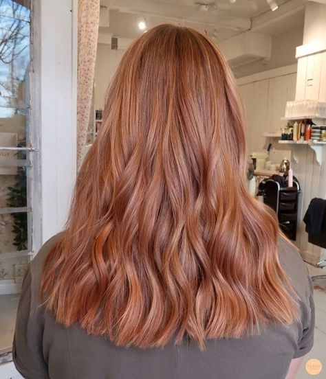 Hair Dye Ideas For Pale Skin Blue Eyes, Soft Ginger Hair Color, Copper Peach Balayage, Soft Copper Balayage, Soft Copper Hair Strawberry Blonde, Cool Copper Hair Color, Soft Red Hair Color, Red Hair Glaze, Peach Copper Hair