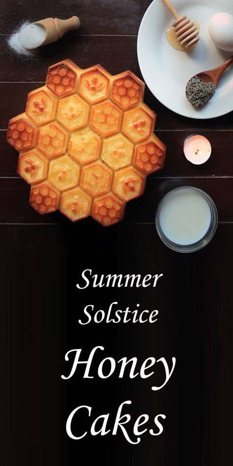 Traditional honey cakes for pagan litha midsummer summer solstice ritual. Litha Food Summer Solstice, Honey Cakes Litha, Summer Solstice Cookies, Summer Solstice Picnic, Litha Altar Ideas, Bohemian Witch Aesthetic, Midsummer Party Decorations, Summer Solstice Party Ideas, Honey Deserts