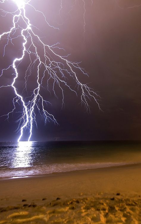 Freak Me Out, 2007. Darryn Santich Ocean And Beach, Wild Weather, Thunder And Lightning, Lightning Storm, Lightning Strikes, Natural Phenomena, Beautiful Sky, Science And Nature, Tornado