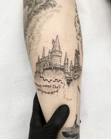 80 Best Harry Potter Tattoos For True Fans - The XO Factor Harry Potter Castle Tattoo, Hogwarts Castle Tattoo, Harry Potter Tattoo Sleeve, Hogwarts Tattoo, Harry Tattoos, Hp Tattoo, Castle Tattoo, Movie Tattoo, Circle Tattoos