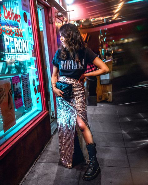 Your Ultimate Guide to New Years Eve Outfits - Frank Vinyl Fashion Blogger Sequin Rock Outfit, Velvet Dress New Years Outfit, New Years Eve Concert Outfit, 70s Nye Outfit, New Years Concert Outfit, Nrw Years Outfits, Sparkle New Years Outfit, New Years Skirt Outfit, Christmas Party Outfits Edgy