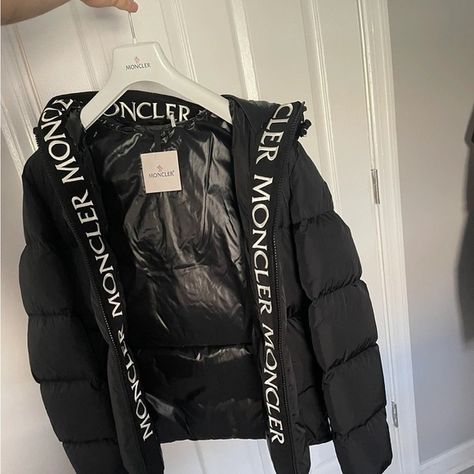 Moncler Jacket Moncler Women Outfits, Uk Outfits, Moncler Jacket Women, Moncler Coat, Moncler Puffer, Sweet Shirt, Moncler Jacket, Womens Windbreaker, Cute Casual Outfits