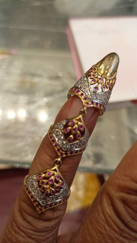 Full Finger Ring Gold, Nail Rings, Gold Jewelry Prom, Bridal Jewellery Earrings, Bridal Necklace Designs, Neck Pieces Jewelry, Indian Jewelry Earrings, Gold Bridal Jewellery, Antique Jewellery Designs