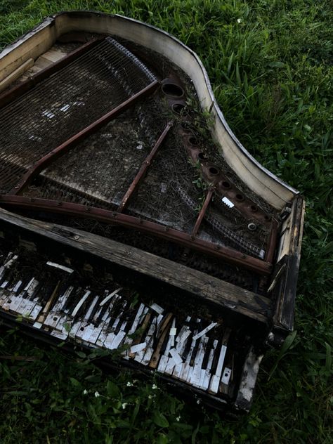 Abandoned Piano Aesthetic, Piano Concert Aesthetic, Piano Aesthetic Vintage, Dark Piano Aesthetic, Old Piano Aesthetic, Vintage Piano Aesthetic, Indian Classical Music Aesthetic, Angela Core Aesthetic, Ruin Aesthetic