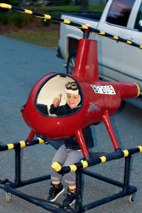 diy R44 helicopter costume for Halloween.  I don't know how we'll ever top this costume! Helicopter Costume, Diy Helicopter, Atelier Studio, Fun Costumes, Book Character Costumes, Character Costume, Costume For Halloween, Toddler Halloween Costumes, Book Character