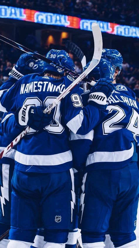 Tampa Lightning Hockey, Tampa Bay Lightning Aesthetic, Tampa Bay Lightning Wallpapers, Brayden Point, Tampa Bay Lighting, Fantasy Hockey, Lightning Hockey, Nhl Wallpaper, Hockey Pictures