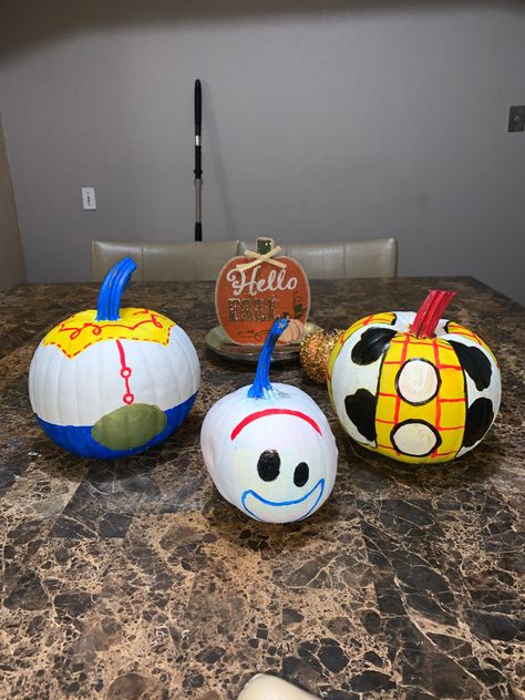 Forky Pumpkin Painting, Character Pumpkins Painted, Woody Pumpkin Painting, Toy Story Pumpkins Painting, Toy Story Pumpkin, Pumpkin Painting Ideas For Couples, Toy Story Pumpkin Painting, Toy Story Pumpkin Ideas, Painted Pumpkins Up Movie