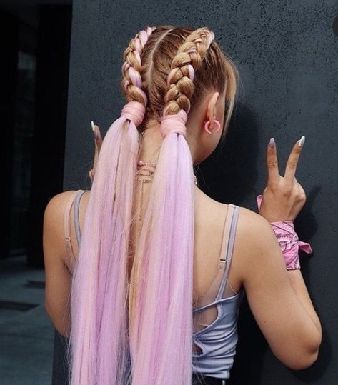 Festival Hair And Makeup, Whimsical Hairstyles, Festival Hair Braids, Hair And Makeup Ideas, Weird Haircuts, Rave Braids, Festival Braids, Makeup And Hairstyle, Vibrant Makeup