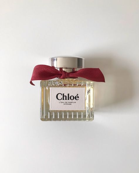 Looking for a new everyday fragrance? ✨ @chloe L’eau de Parfum Intense is an addictive floral fragrance featuring vibrant raspberry and sensual rose notes. It evokes the freshness of a morning rose, the richness of a midday bloom and the sweet accents of an evening rose. This fragrance also includes warm, woody notes, adding a cozy and slightly musky feel. A scent that is perfect for any occasion and lasts all day long. This is a new addition to my fragrance collection that I have been lovi... 2025 Wishlist, Chloe Parfum, Collection Perfume, Perfume Notes, Chloe Perfume, Holy Grail Products, Morning Rose, Skincare Blog, Perfume Lover