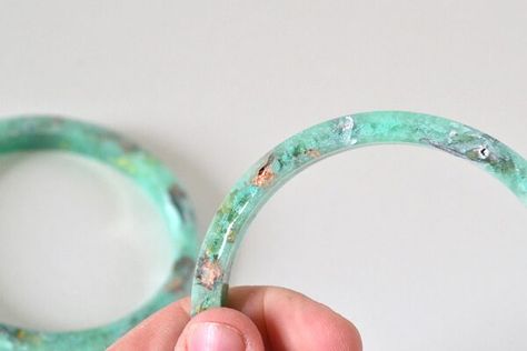 How to Sand Resin to be Smooth ⋆ Dream a Little Bigger How To Make Resin Jewelry, Resin Techniques, Perfect Edges, Epoxy Crafts, Diy Resin Projects, Resin Jewelry Diy, Making Jewellery, Resin Ideas, Resin Projects