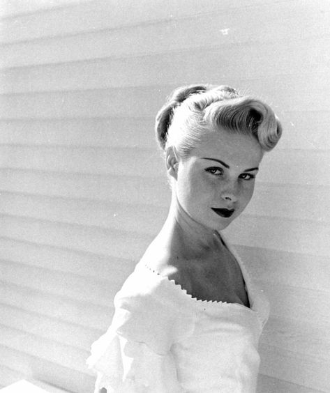 1950 Hairstyles, Joi Lansing, Retro Updo, 1950s Hairstyles, 50s Hairstyles, 1940s Hairstyles, Vintage Wedding Hair, Pin Up Hair, Wedding Hairstyles Updo