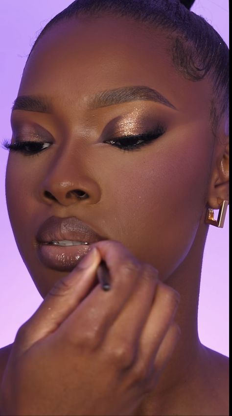 Dark Skin Makeup Ideas, Eye Shadow On Dark Skin, Dark Skinned Makeup, Wet Eyeshadow Look, Dark Skin Eyeshadow, Colored Eyeshadow, Black Makeup Looks, Makeup Content, Face Makeup Tutorial Video