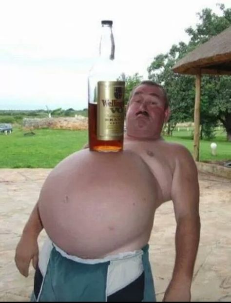 BEER BELLY CHAMP Beer Belly Men, Drunk Pictures, Best Funny Photos, Internet Memes, Beer Humor, Stay Classy, Internet Funny, Really Funny Pictures, Drinking Beer