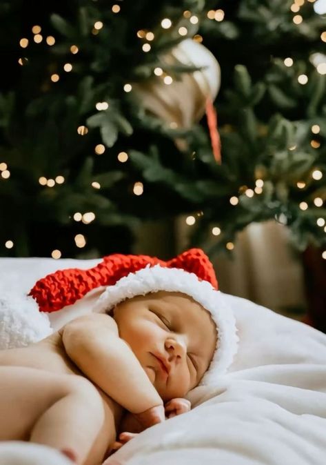 Christmas Diy Baby Photoshoot, At Home Christmas Photoshoot Newborn, Nicu Baby Christmas Photos, Home Christmas Photoshoot Baby, Newborn Photos Diy, Diy Newborn Christmas Photos, Baby Christmas Photos Diy, Baby Boy Christmas Photoshoot, Toddler Christmas Photoshoot