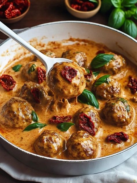 Creamy Sundried Tomato Meatballs: A Gourmet Comfort Dish for Any Occasion - Greenku Recipes Creamy Tomato Meatballs, Soup With Sundried Tomatoes, Meals With Sundried Tomatoes, Recipes With Sundried Tomatoes, Tomato Meatballs, Sundried Tomato Recipes, Tomatoes Recipes, Sundried Tomato Pasta, Sundried Tomatoes