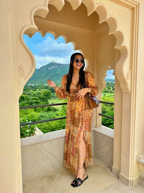 Dresses For Udaipur Trip, Udaipur Outfits Travel Women, Dresses For Rajasthan Trip, Rajasthan Vacation Outfit, Indian Vacation Outfits, Outfit Ideas For Udaipur Trip, Udaipur Trip Outfits Winter, Outfit For Udaipur Trip, Outfits For Udaipur Trip