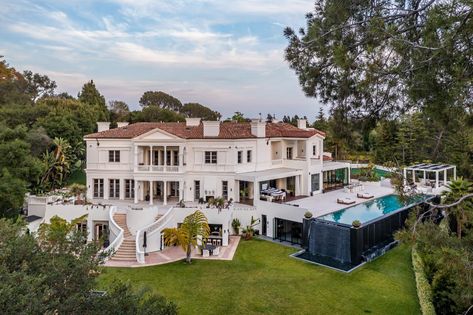 Upper East Side Penthouse, Bel Air Mansion, Hampton Estates, Malibu Home, European Style Homes, The Idol, Living Room Orange, Celebrity Homes, Barn Design