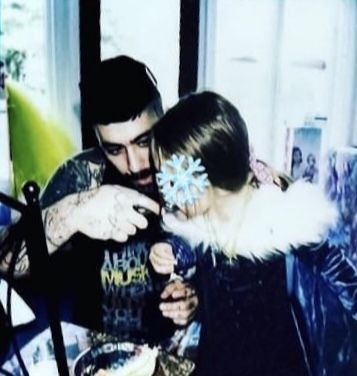 Zayn And Khai Malik, Zayn Malik Girlfriend, Zayn Malik Family, Khai Malik, Zayn Malik Tattoos, Zaddy Zayn, Gigi Hadid Beauty, Gigi Hadid And Zayn, Z Photo