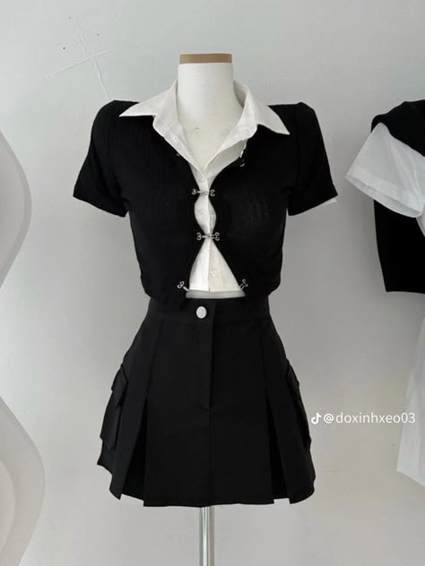 Korean Fashion Black And White, Fashion Top Outfits, Kawaii Fashion Outfits, Easy Trendy Outfits, Simple Trendy Outfits, Kpop Fashion Outfits, Kpop Outfits, Stage Outfits, Korean Outfits