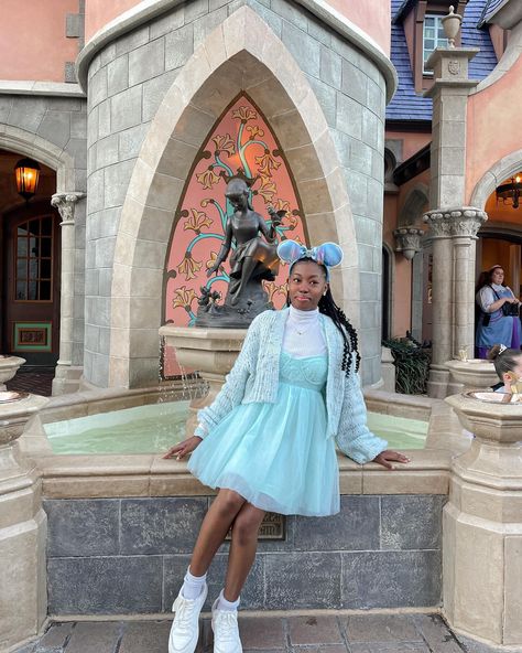 bibbidi bobbidi boo ✨🤍🩵 Here is my Cinderella #disneybound !! When I saw this dress from @forever21 I knew it was perfect for a Cinderella inspired look !!! I decided to winter it up a bit and add my cardigan from @urbanoutfitters and just a white turtleneck I got a year ago from @hm . Outfit Tea🫖 : Ears: @waltdisneyworld @disneystyle Dress: @forever21 Cardigan : @urbanoutfitters Turtleneck : @hm Shoes: @target @targetstyle #disneyworld #disneyparks #disneylife #disneyoutfit #disney... Mommy And Me Disney Outfits, Mommy And Me Disney, Outfit Aesthetic Ideas, Disneyland Outfit Ideas, Cinderella Disneybound, Outfit Ideas For Moms, Hm Shoes, Amusement Park Outfit, Theme Park Outfits